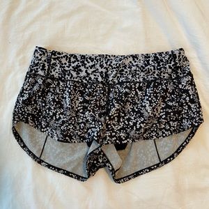 black and white lululemon shorts - size 4